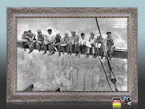 Infrarot Bildheizung schwarz-weiß 500 Watt "lunch atop a skyscraper" mit Stilrahmen silberfarben Frontalansicht