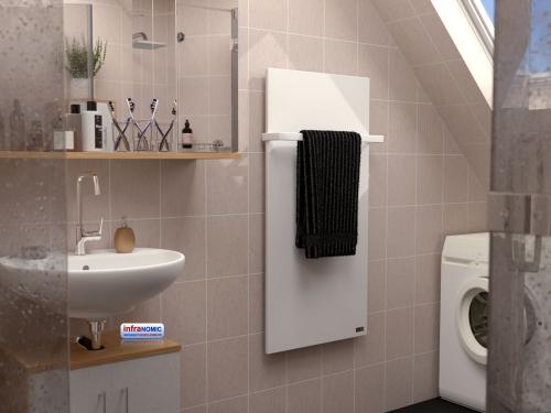 Preview: steel-line mit Handtuchhalter im Badezimmer